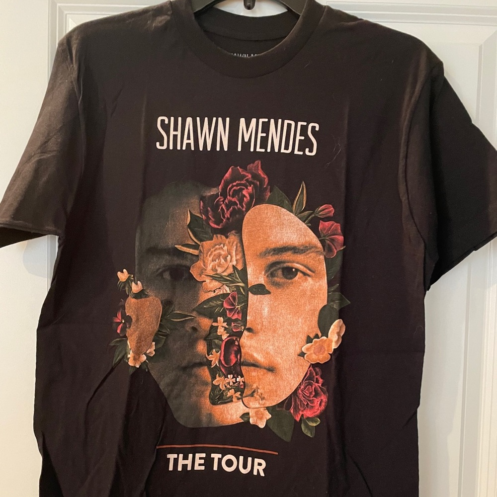 Shawn Mendes Tour size M